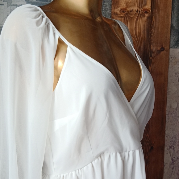 Beautiful flowy dress - Picture 2 of 8